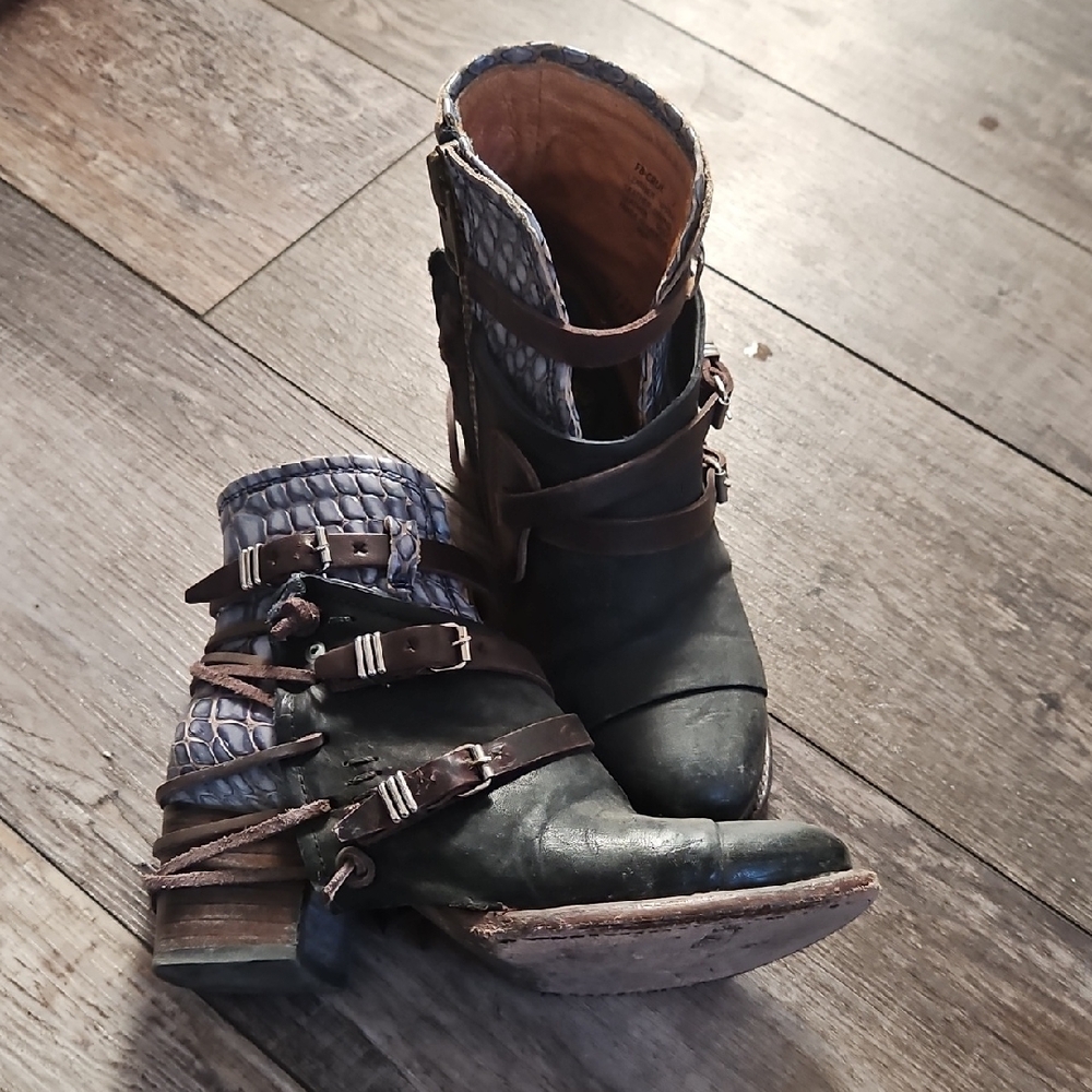 Freebird Women's Leather Buckle Boots - Navy